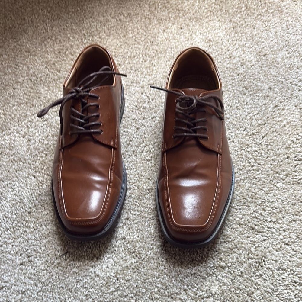 Stylish, comfortable, versatile dress shoes in a beautiful shade of brown.